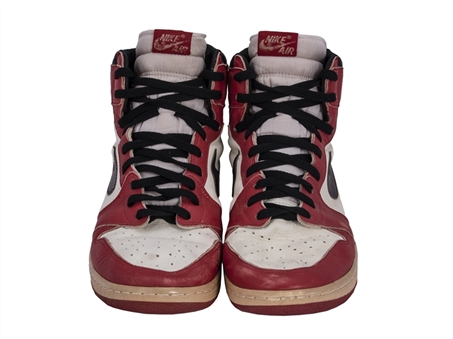 1984-85 Michael Jordan Game Used Air Jordan I Sneakers Attributed To 3/5/1985 Game (MEARS)